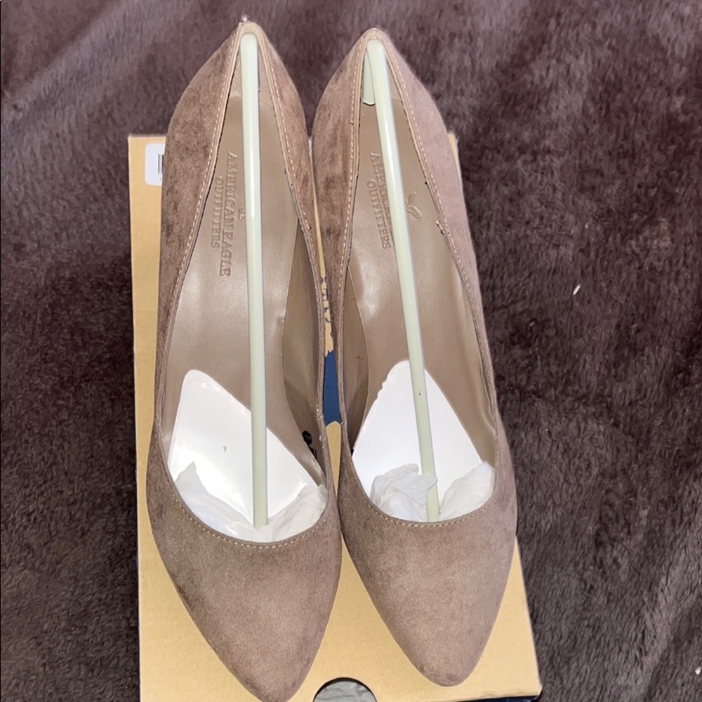 American Eagle Women's Brown Suede Pumps